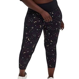 TORRID⭐️🌙Black Cosmo star moon galaxy print High Rise Crop legging NWT